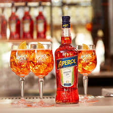 Aperol Spritz mit Orangenscheibe